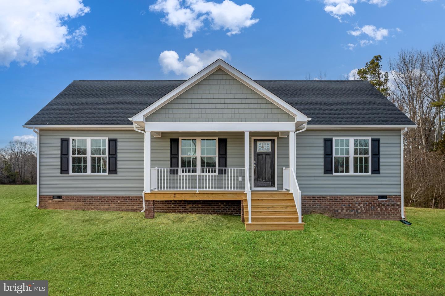 320 Lloyds Rd, Champlain