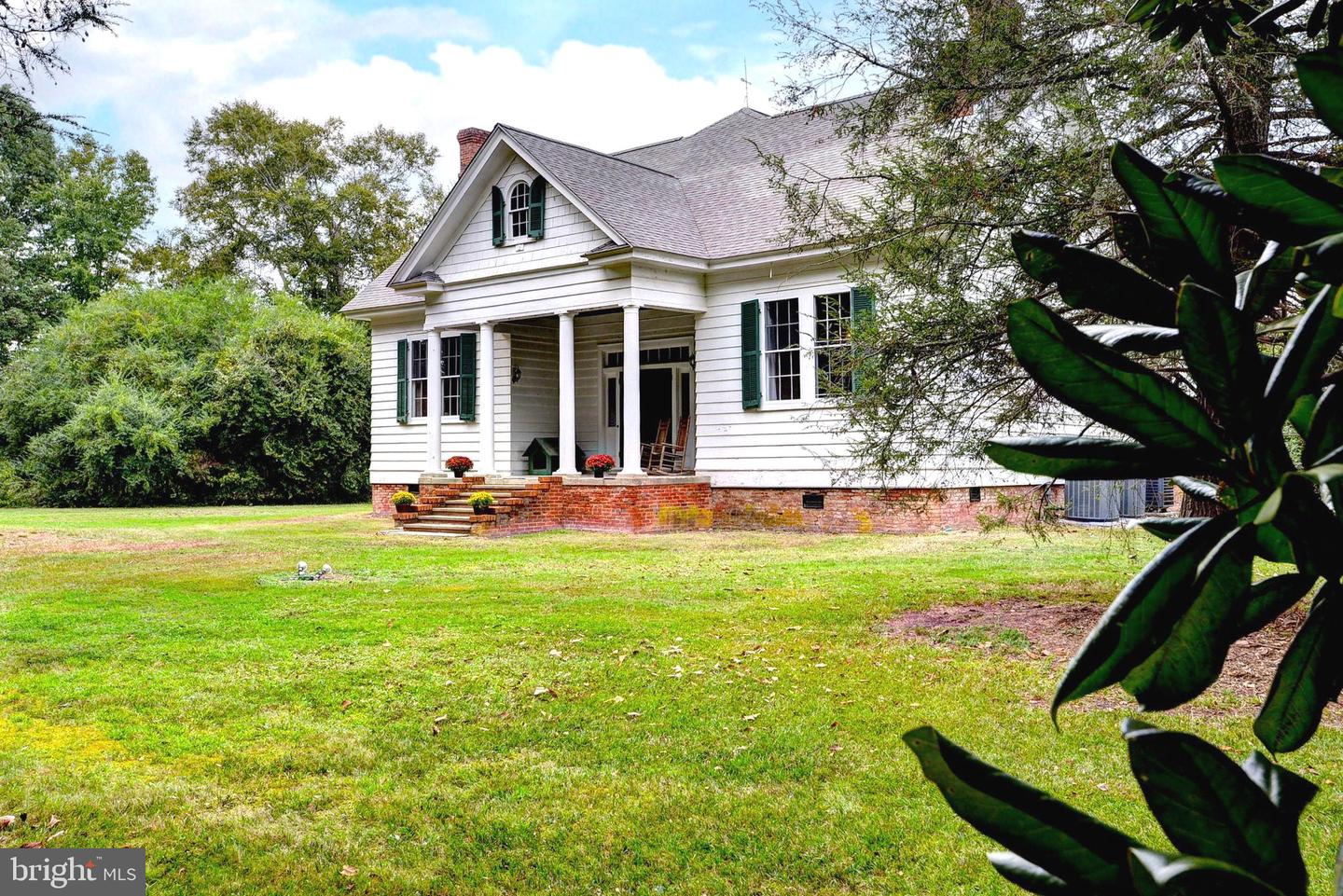6049 Tidewater Trail, Champlain