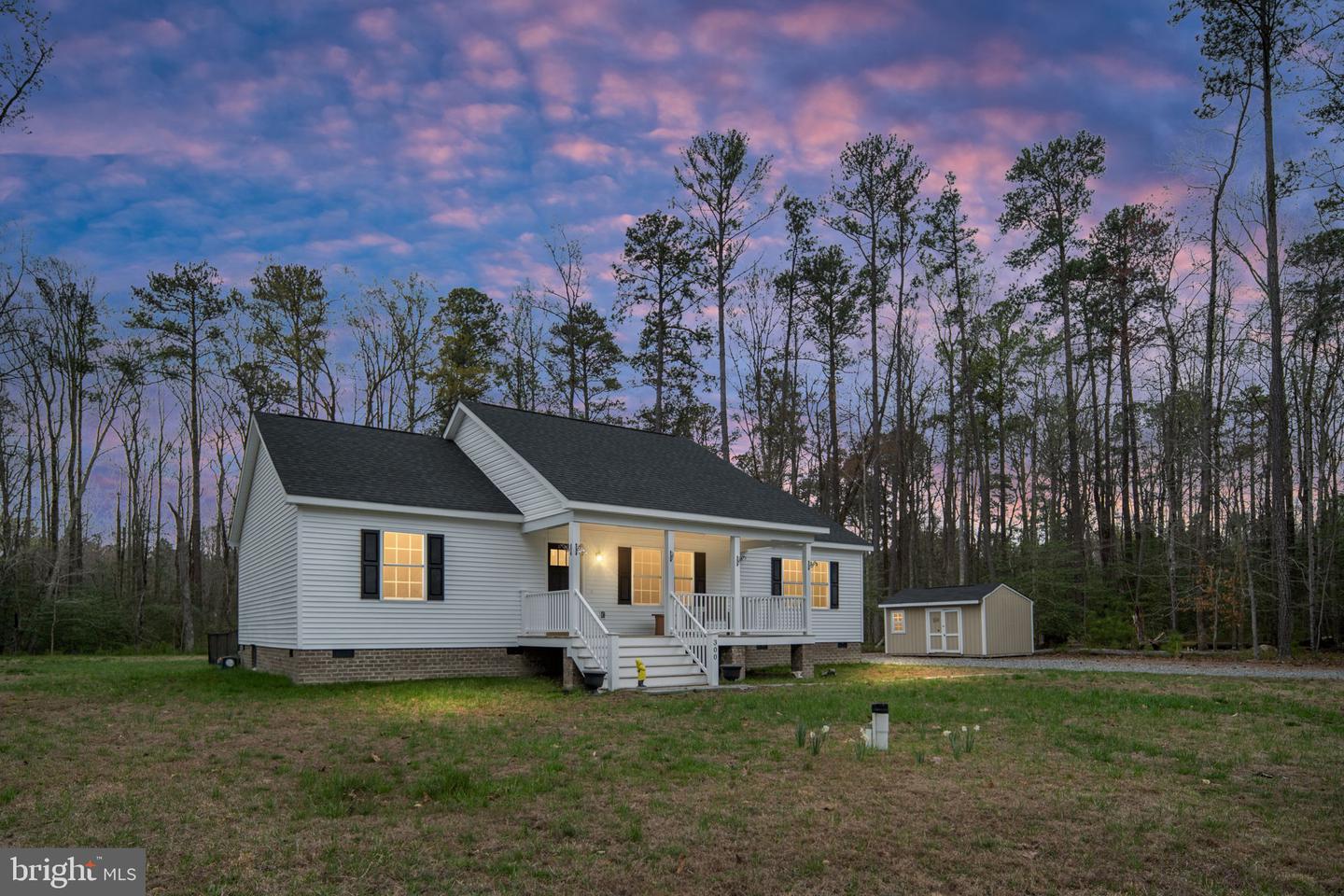 300 River Oaks Road, Center Cross