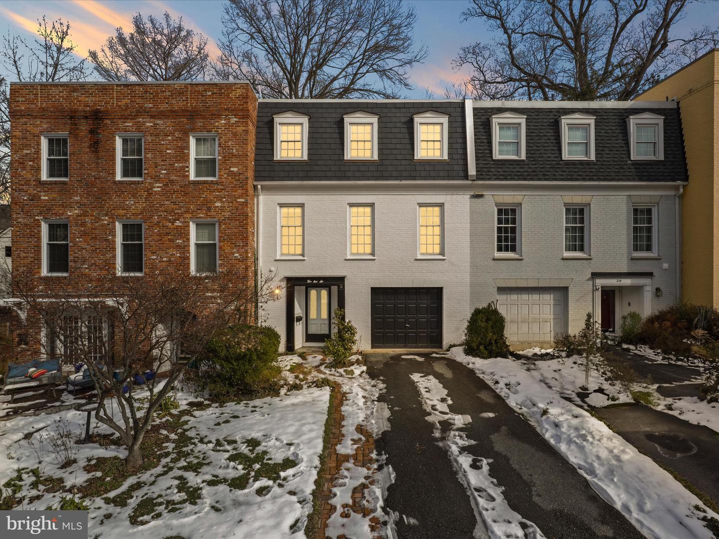 216 James Thurber Court, Falls Church