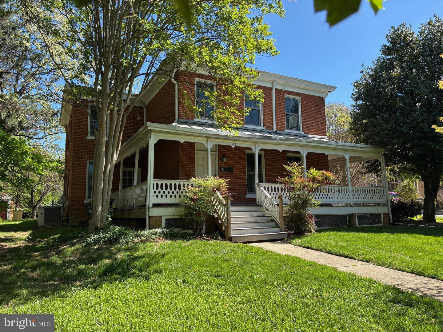 209 E Broad Street, Falls Church