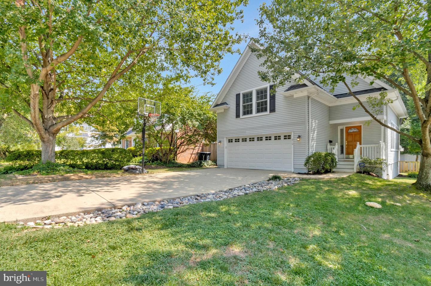 210 N Oak Street, Falls Church