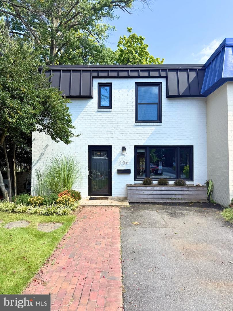 206 Great Falls Street, Falls Church
