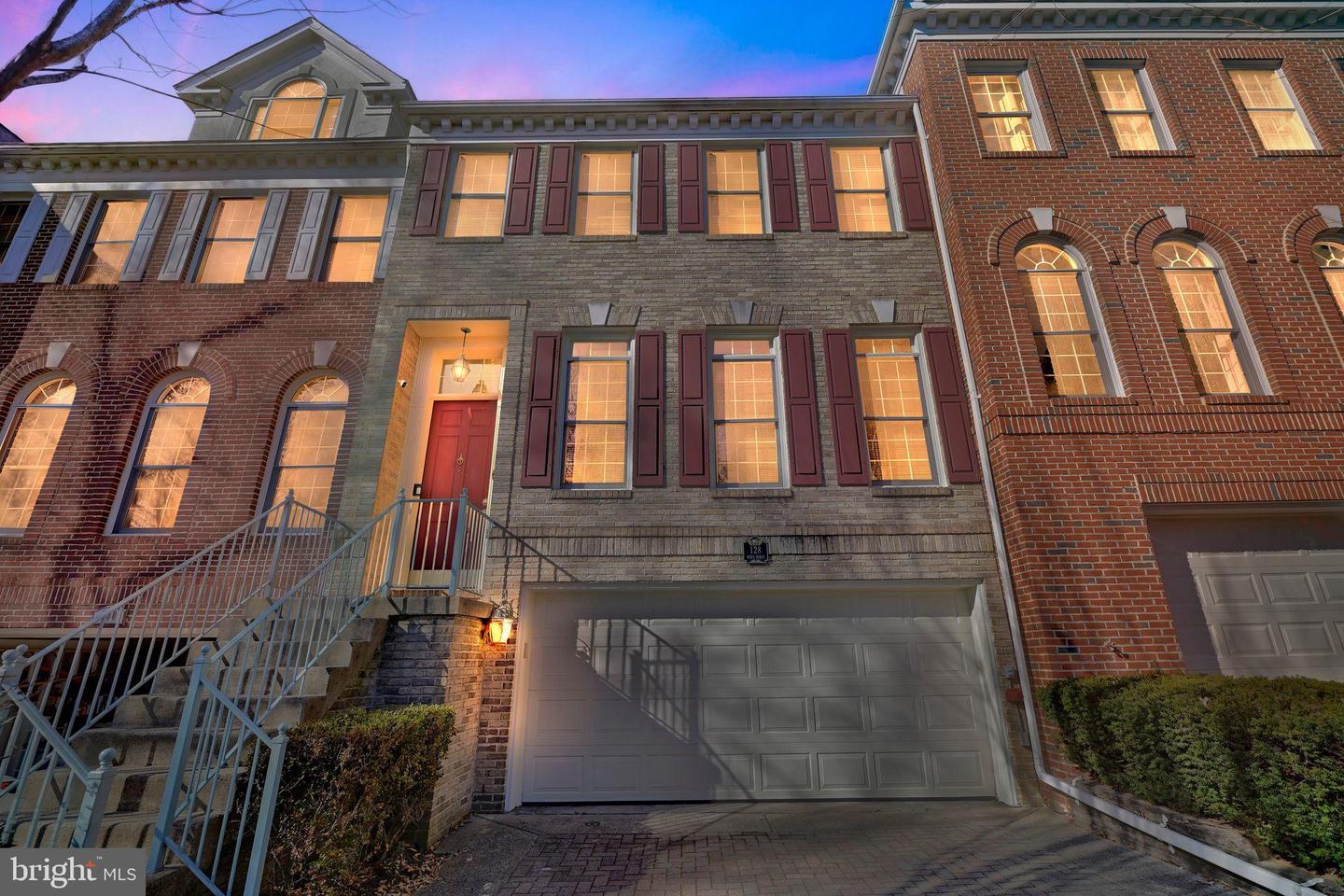 128 Rees Place
