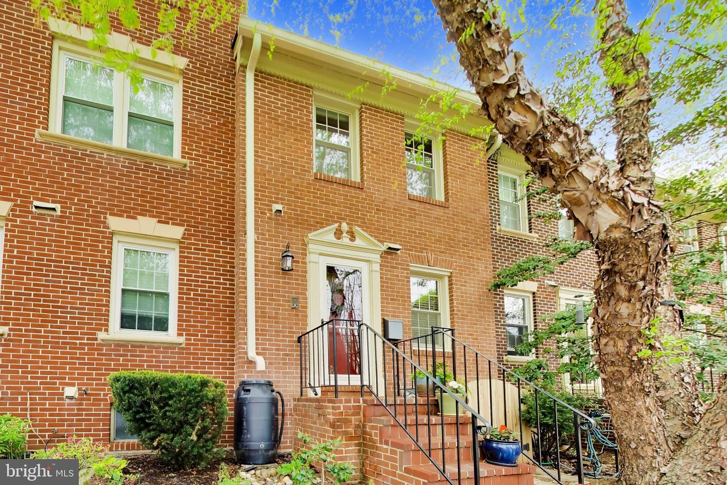 115 Great Falls Street, Falls Church