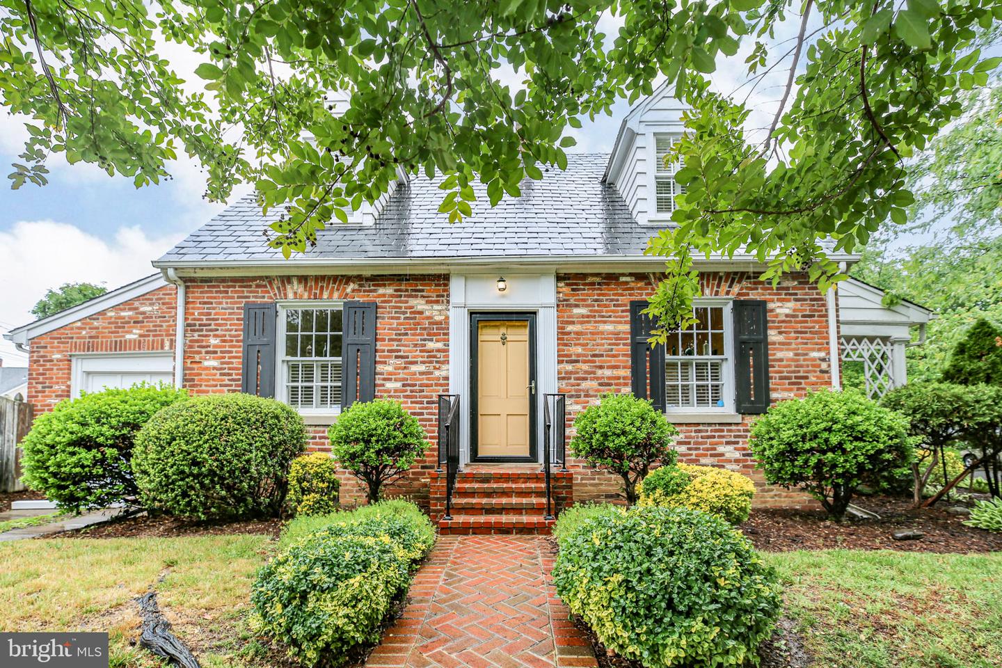 800 Sylvania Avenue