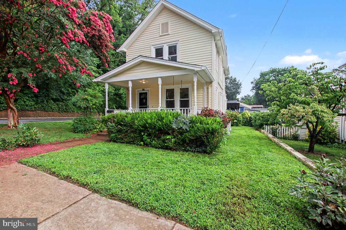 923 Monument Avenue