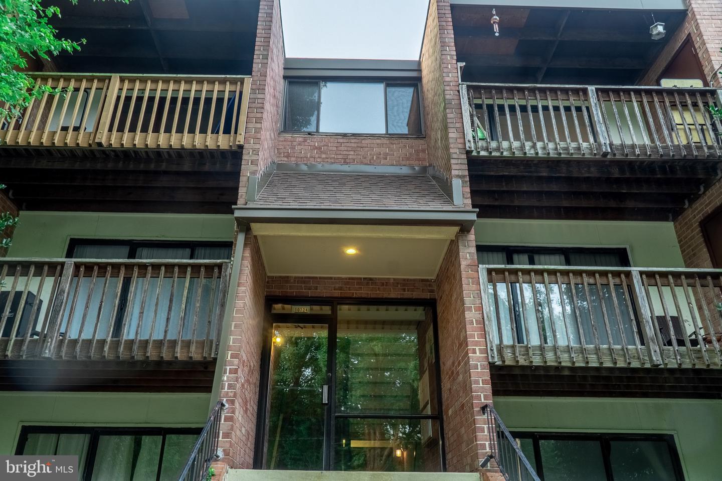 10724 West Drive #302, Fairfax