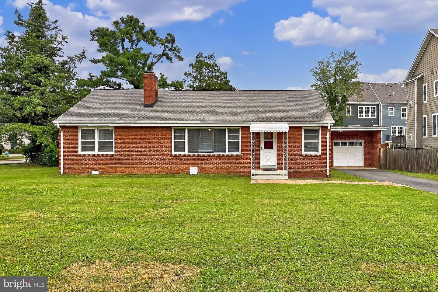 10818 Second Street, Fairfax