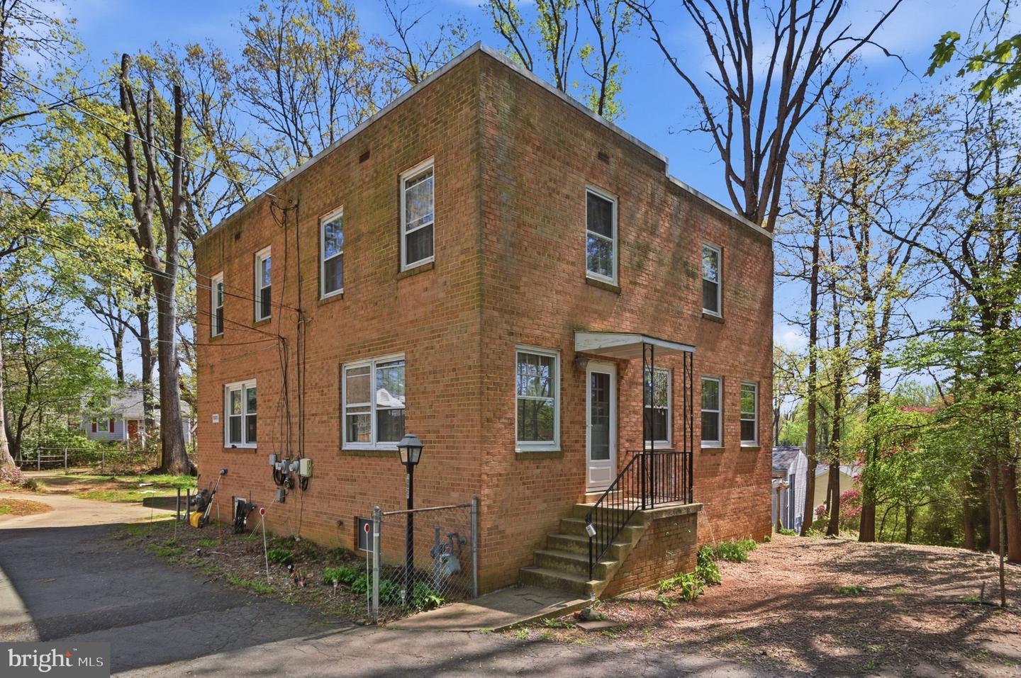 10827 Crest Street, Fairfax