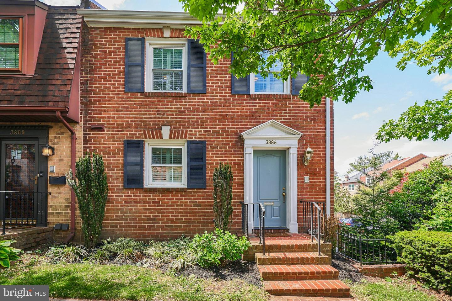 3886 University Drive, Fairfax