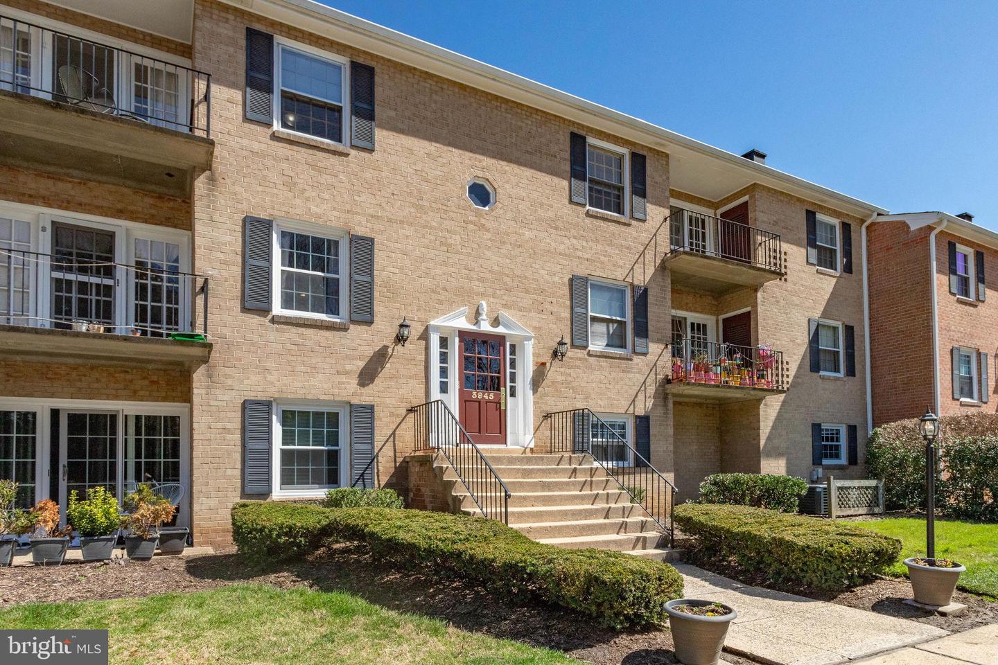 3945 Lyndhurst Drive #301