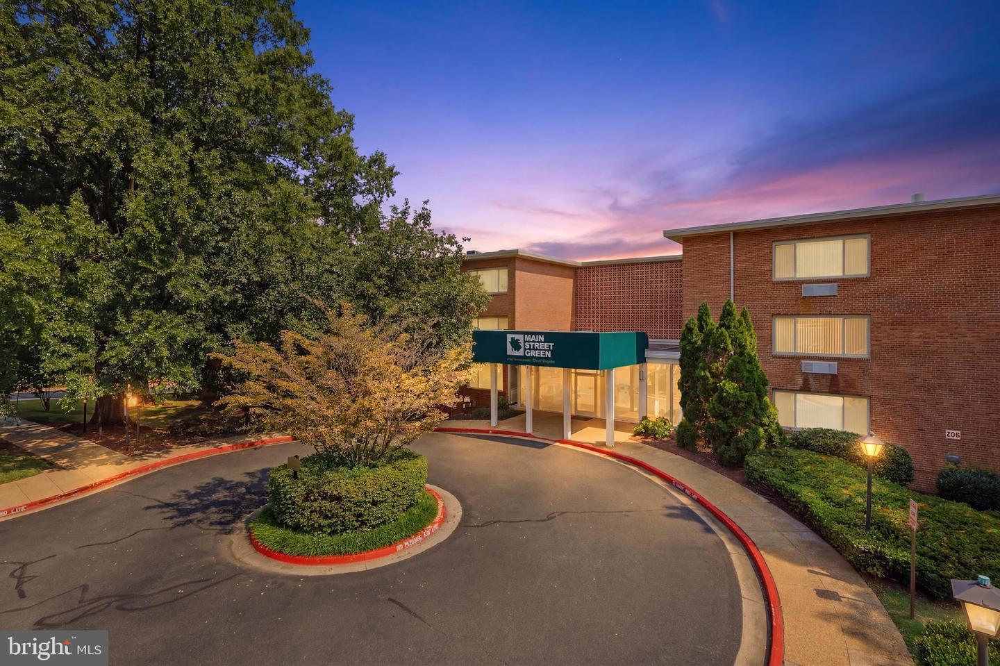 10570 Main Street #302