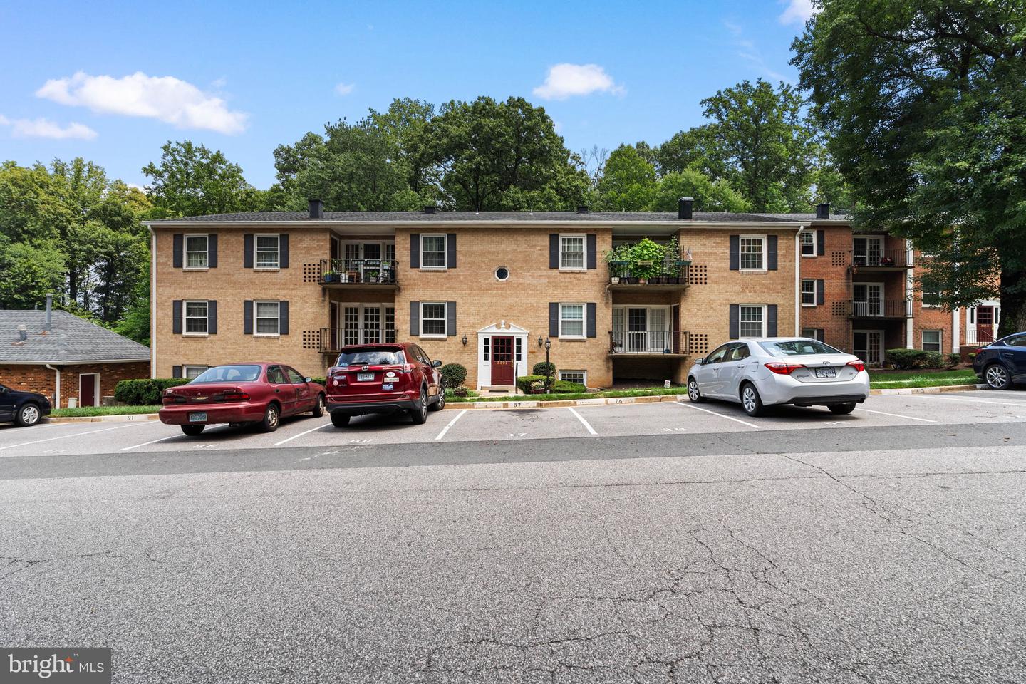 3901 Lyndhurst Dr # 201
