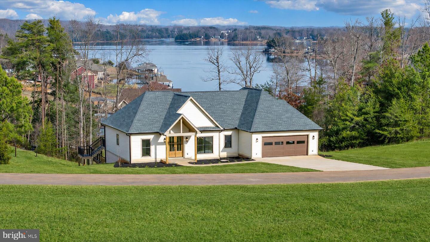 639 Compass Cove Circle, Moneta
