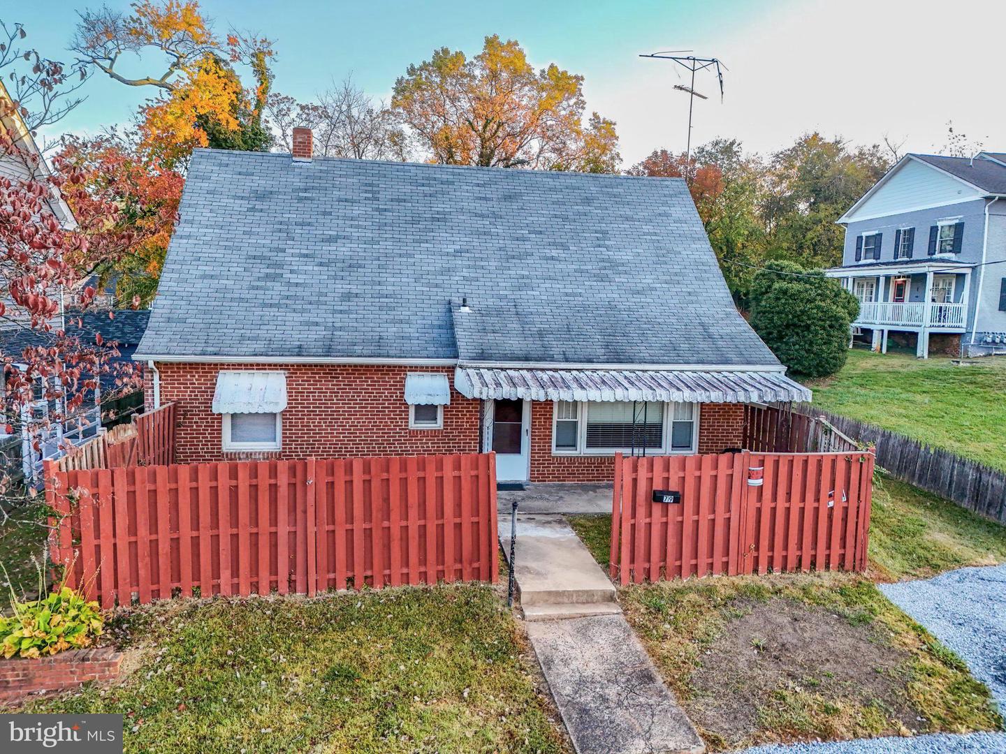 79 E Shirley Avenue, Warrenton