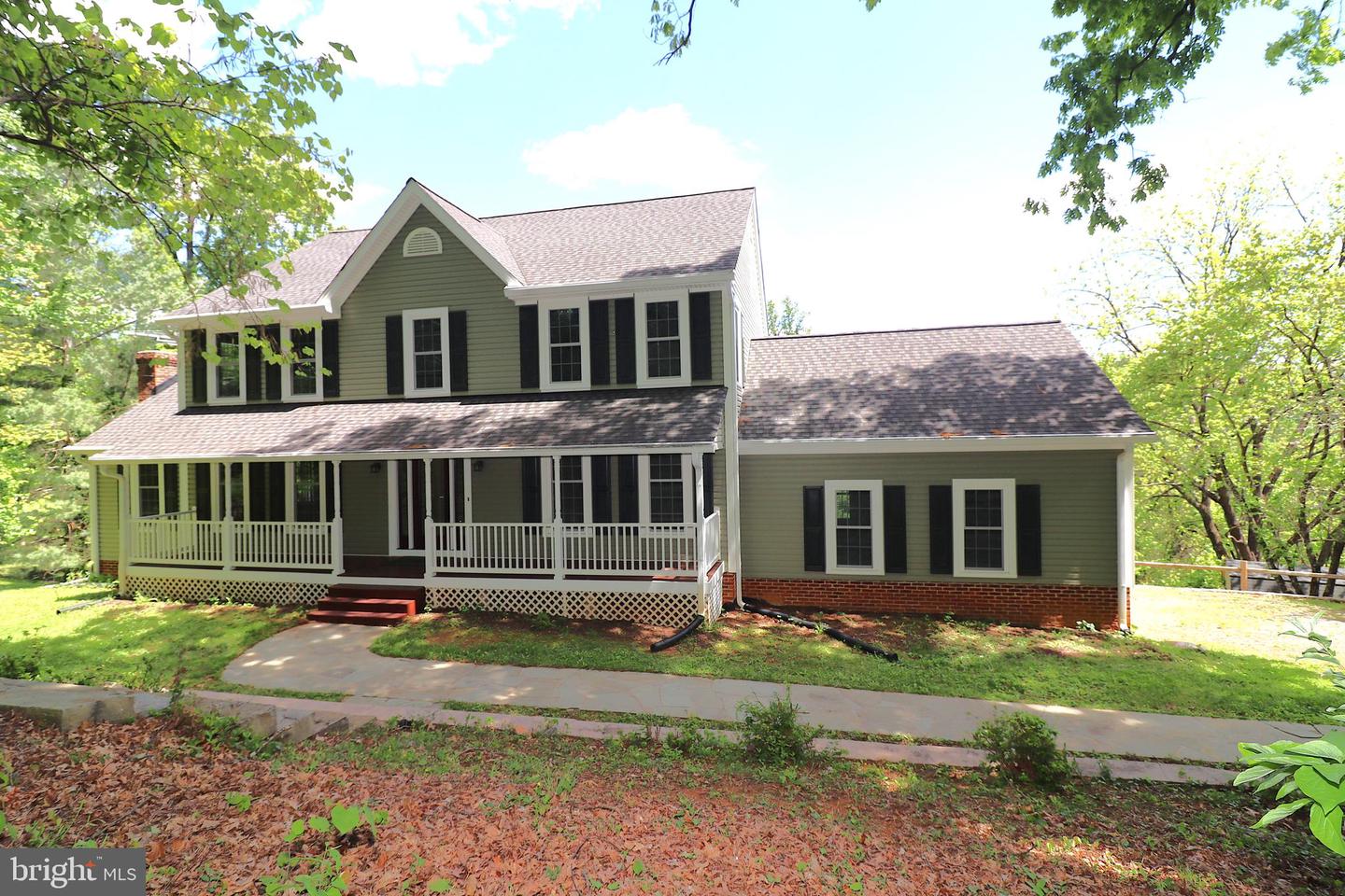 6885 Walnut Heights Drive
