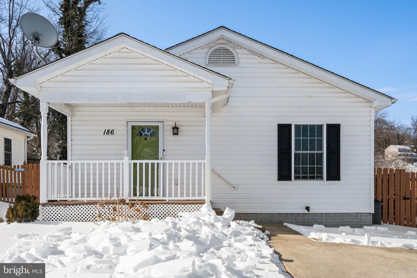 186 Sterling Court, Warrenton
