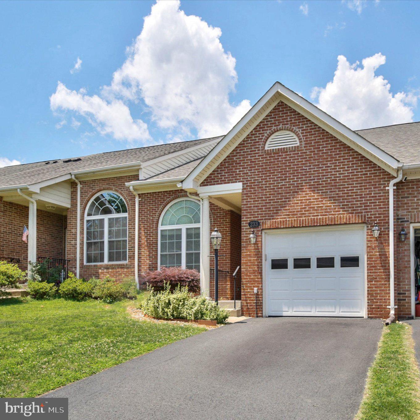 233 N View Circle