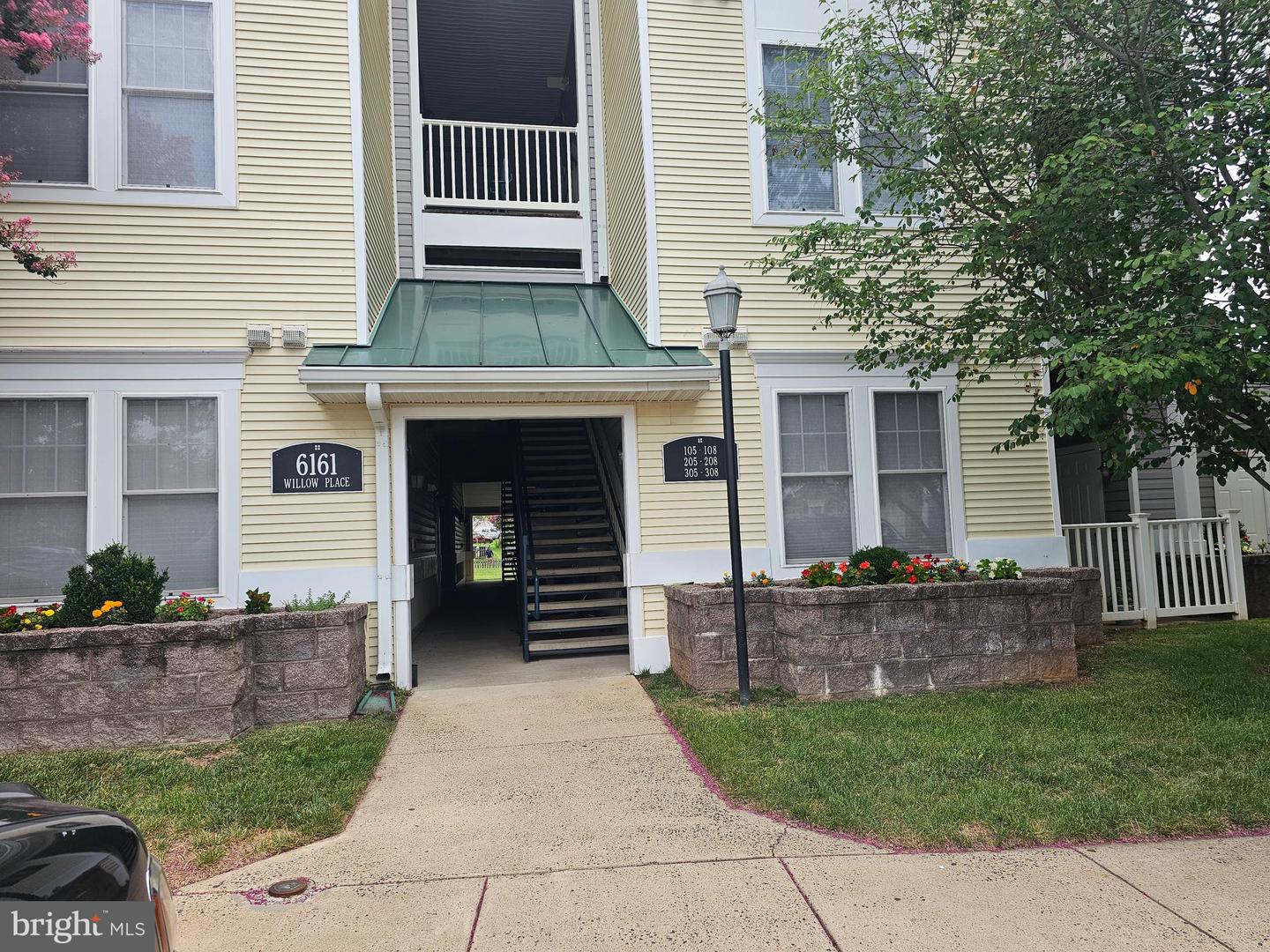 6161 Willow Place #106