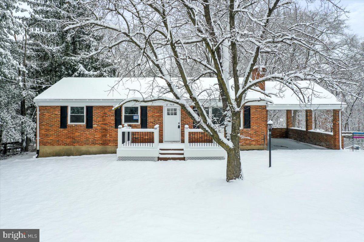 568 Greenwood Road, Winchester
