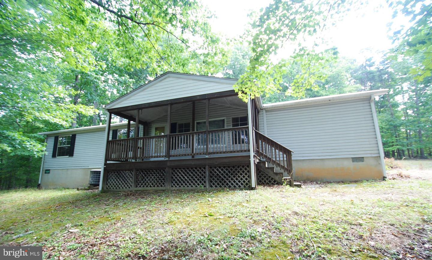 125 Whispering Knolls Drive, Winchester