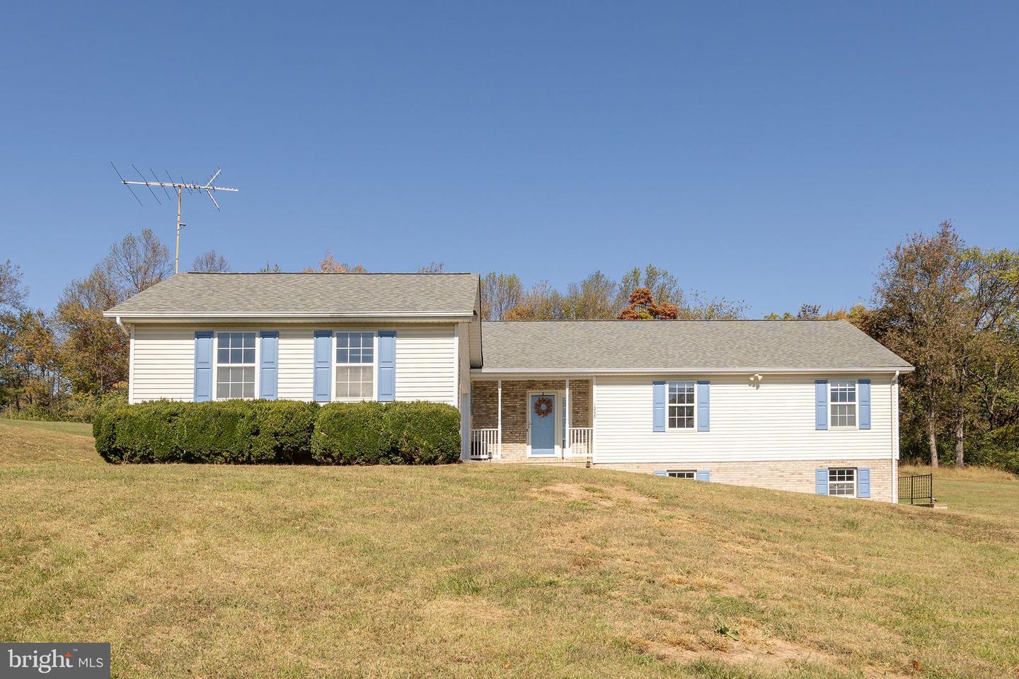 1039 Hiatt Road, Winchester