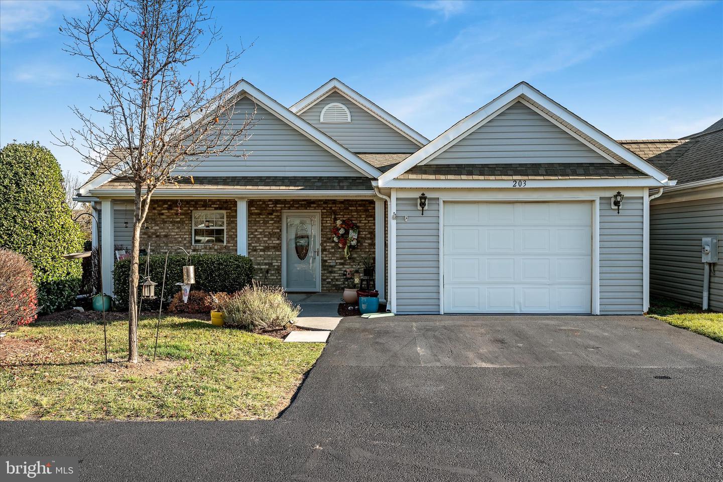 203 Crestwood Lane, Winchester