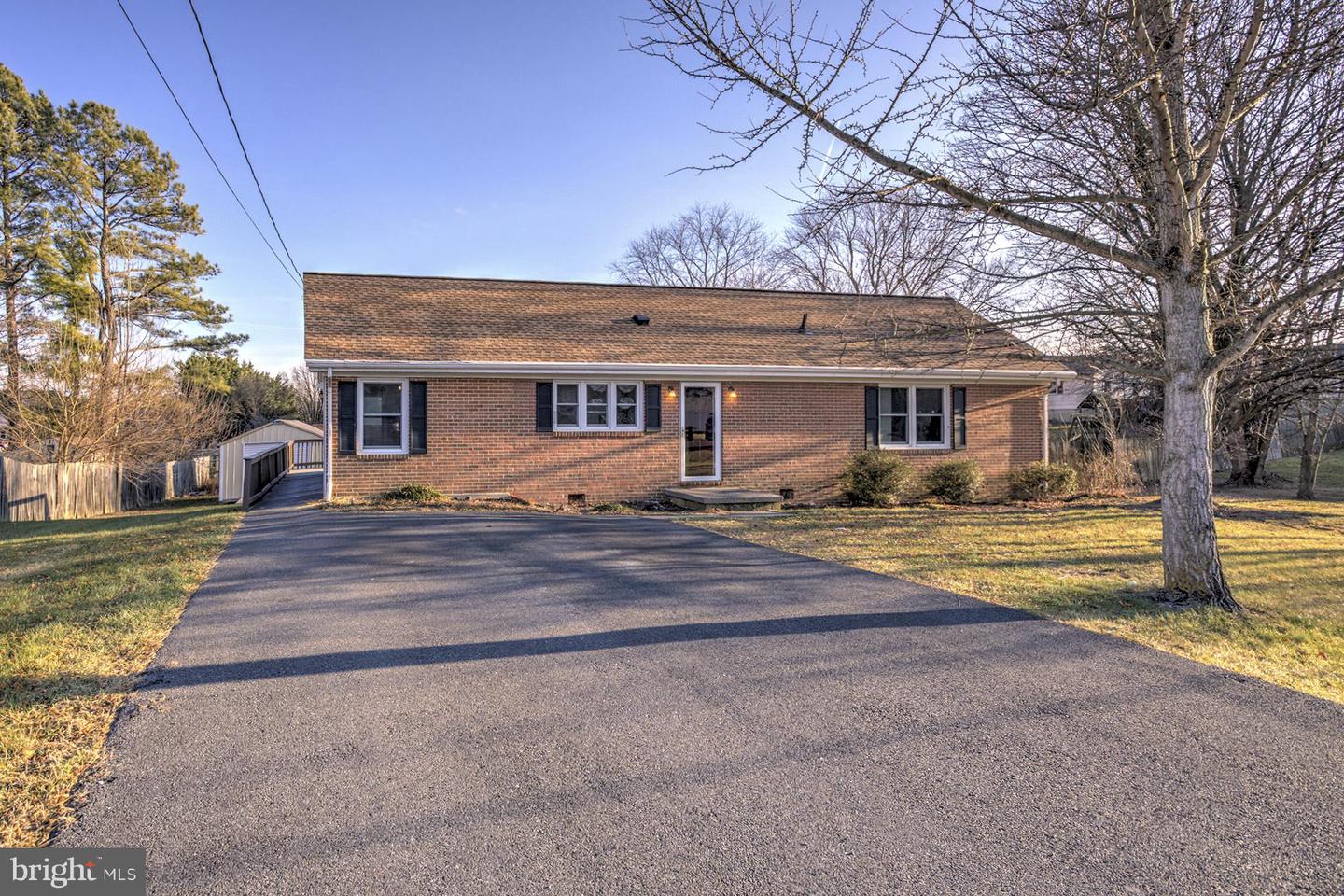 7786 Carolyn Avenue, Middletown