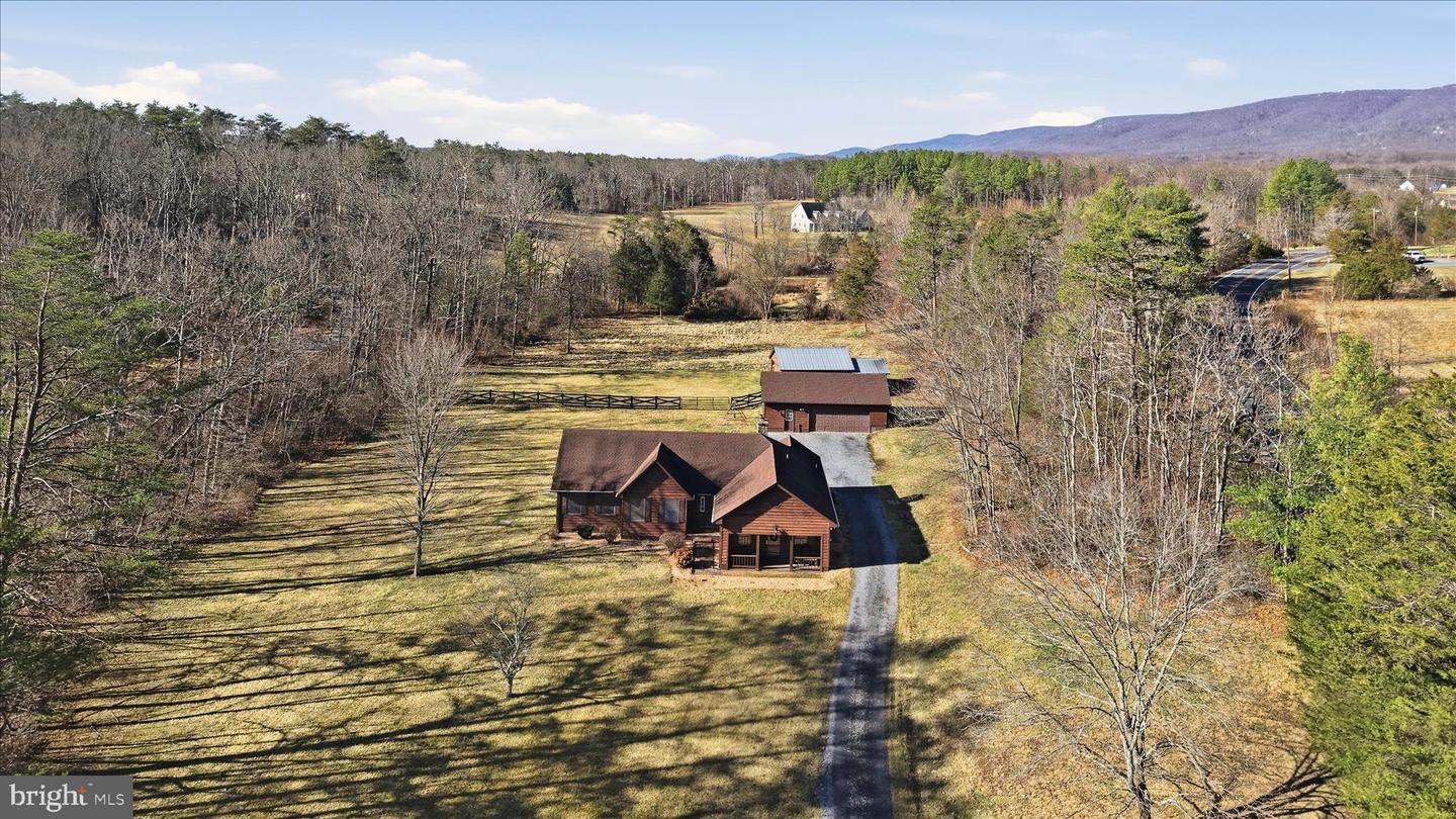 110 Crosscreek Lane, Winchester
