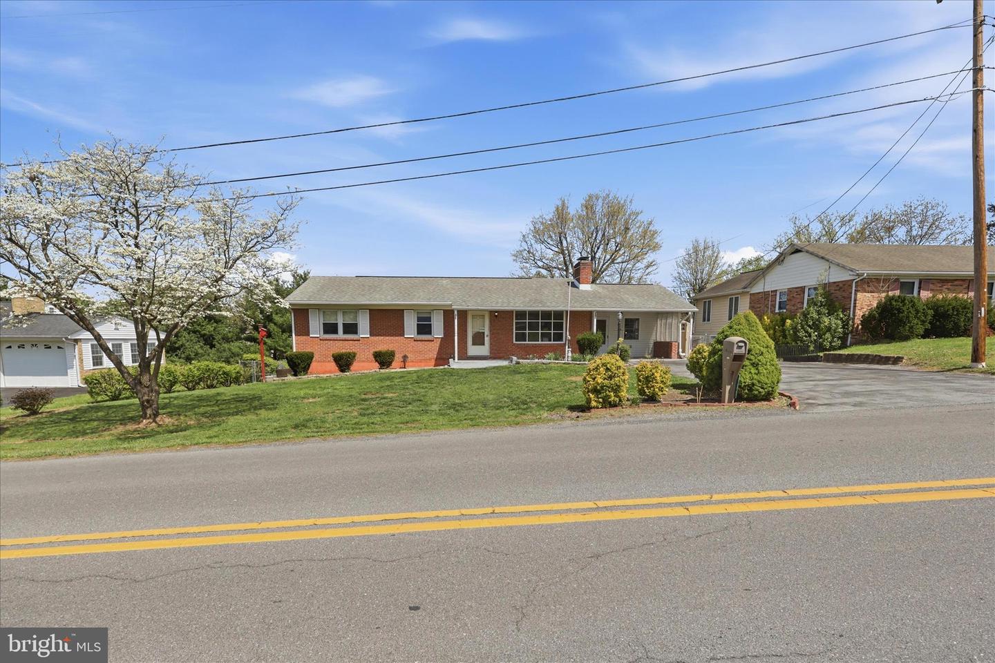 137 Meade Drive, Winchester
