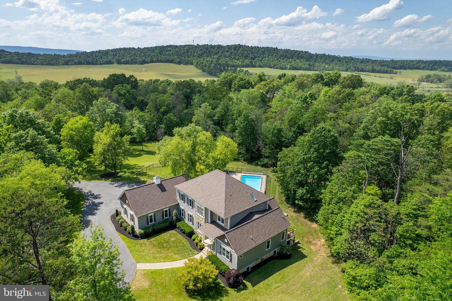 128 Babbs Run Lane, Winchester