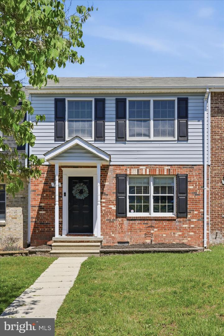 356 Surrey Club Ln