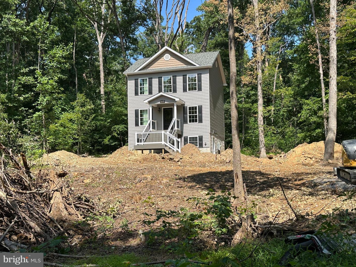 212 Falcon Trail