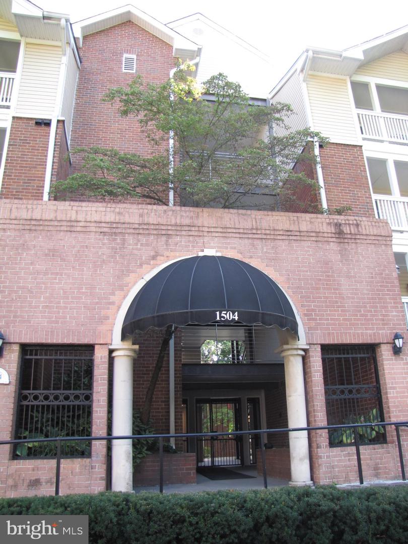 1504 Lincoln Way #401, Mclean