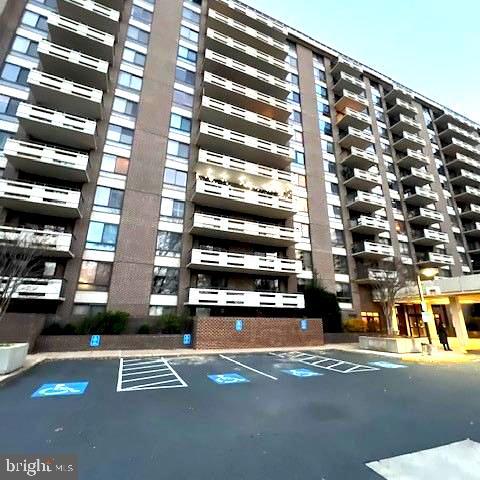 1808 Old Meadow Road #711, Mclean
