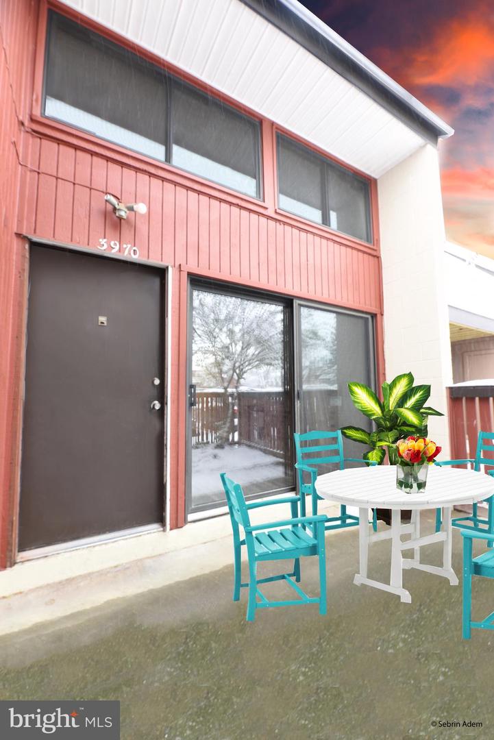 3970 Woodhue Place #6, Alexandria
