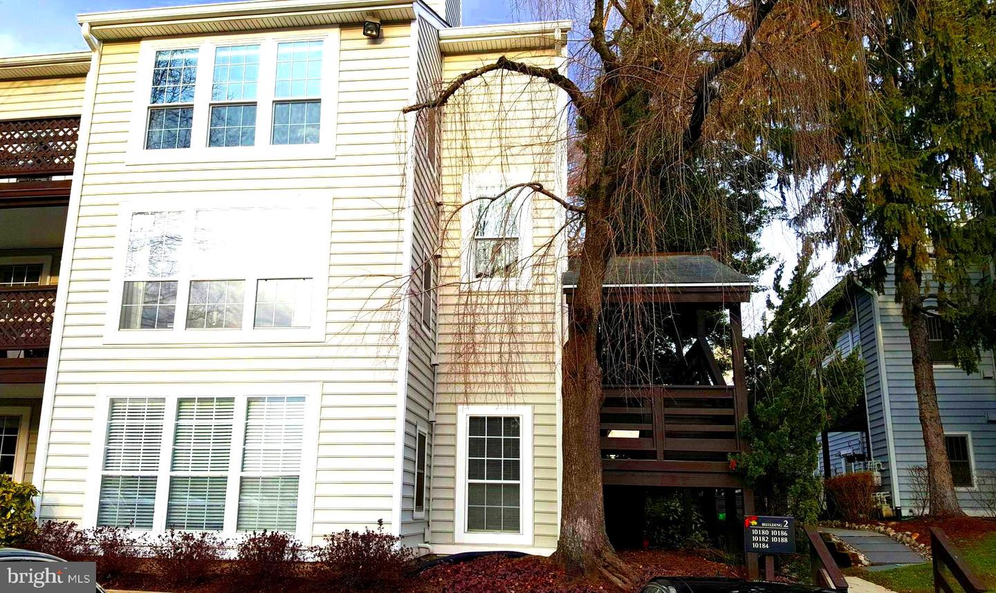 10180 Oakton Terrace Road #10180, Oakton