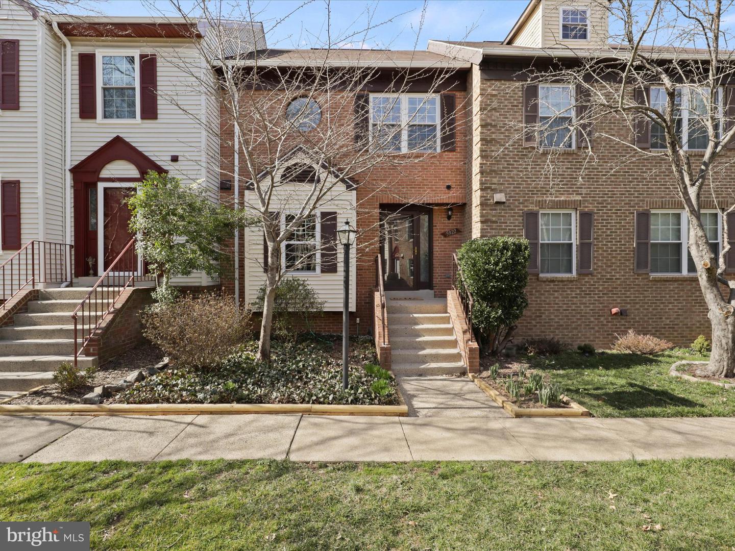 5922 Heatherwood Court, Alexandria