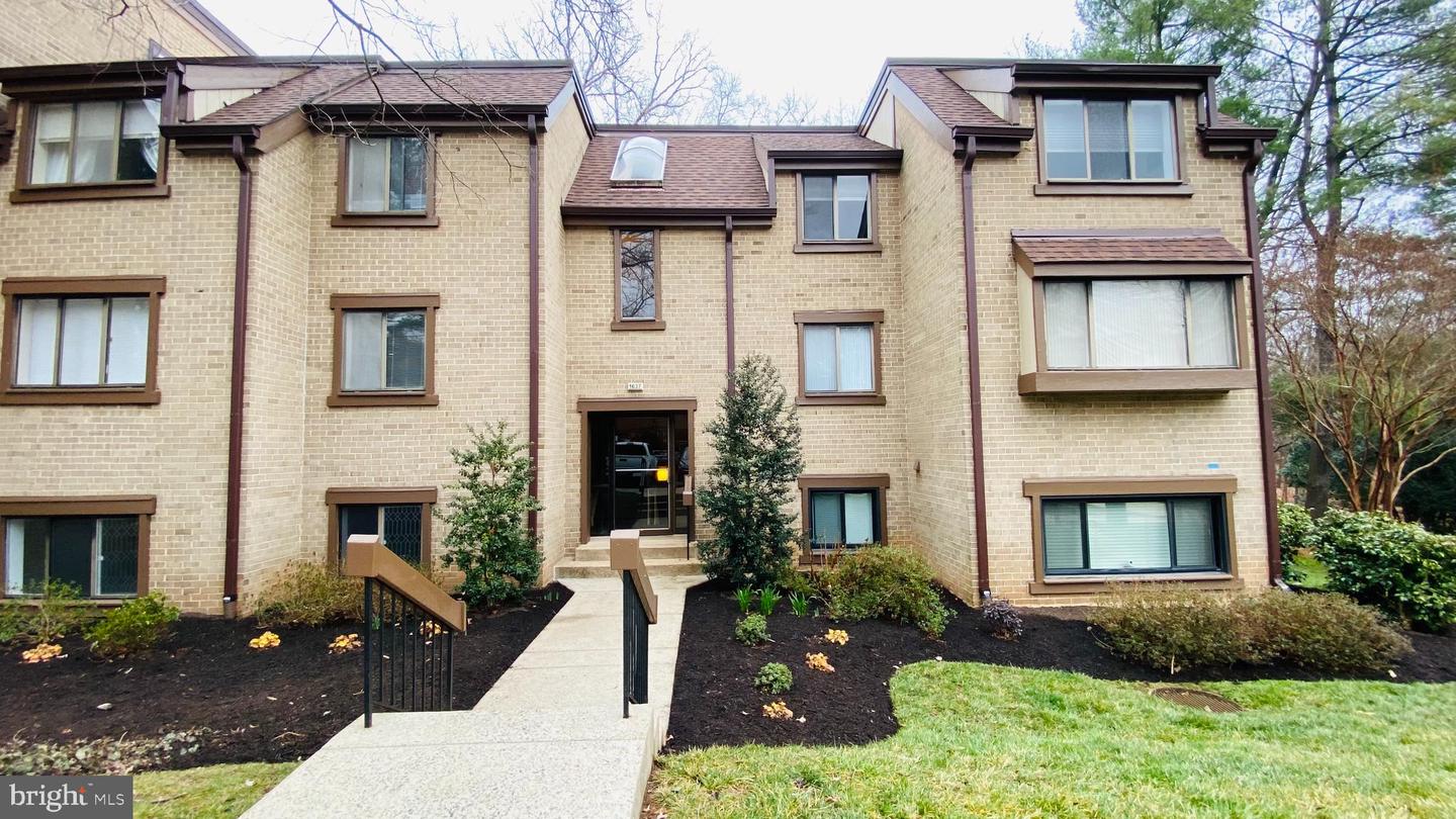 1637 Parkcrest Circle #100, Reston
