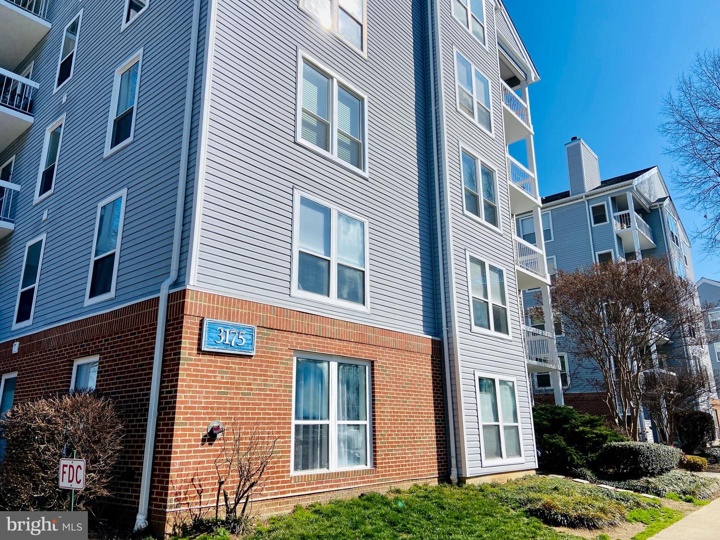 3175 Summit Square Drive #5-B6, Oakton