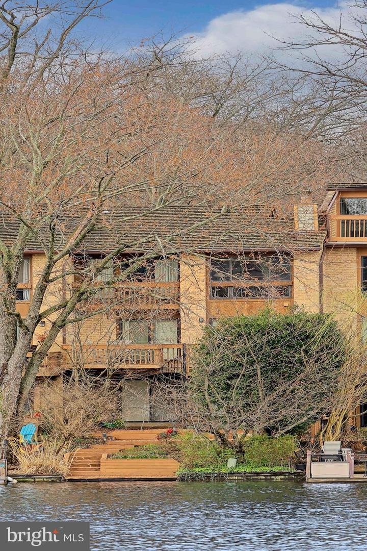 2005 Lakewinds Drive, Reston