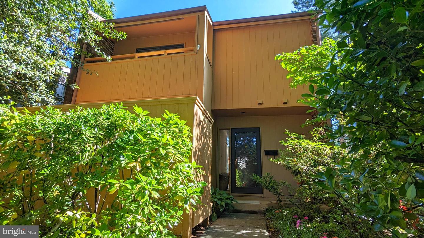 1762 Wainwright Drive, Reston