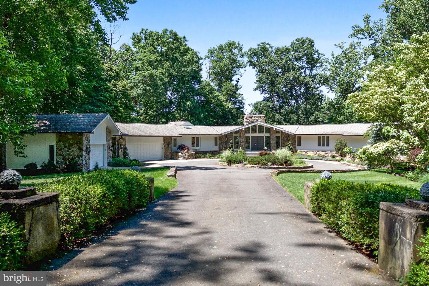 9420 Piscataway Lane, Great Falls