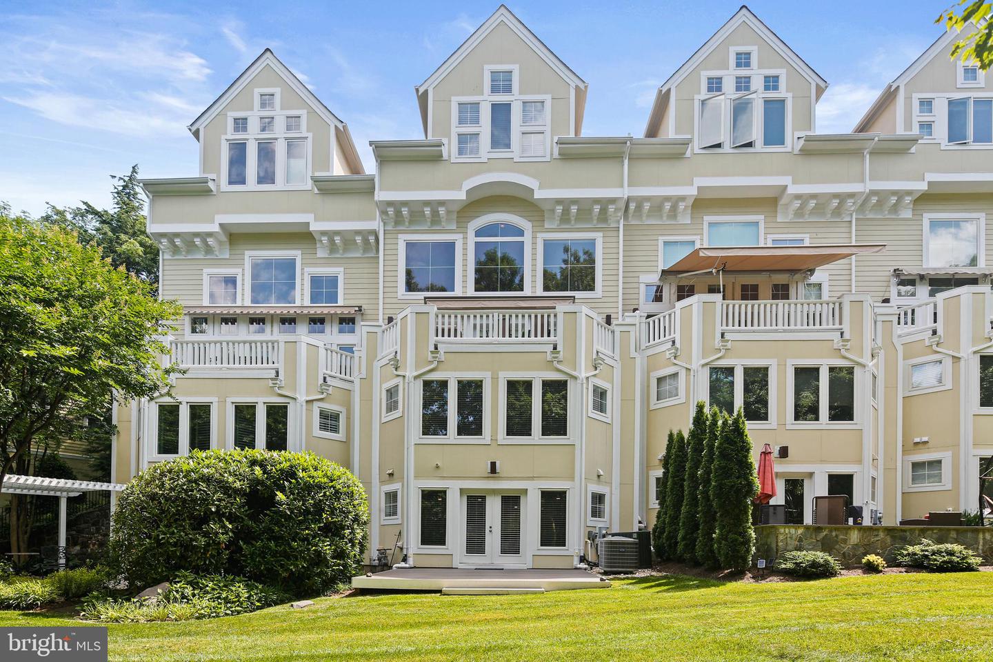 2040 Beacon Heights Drive, Reston