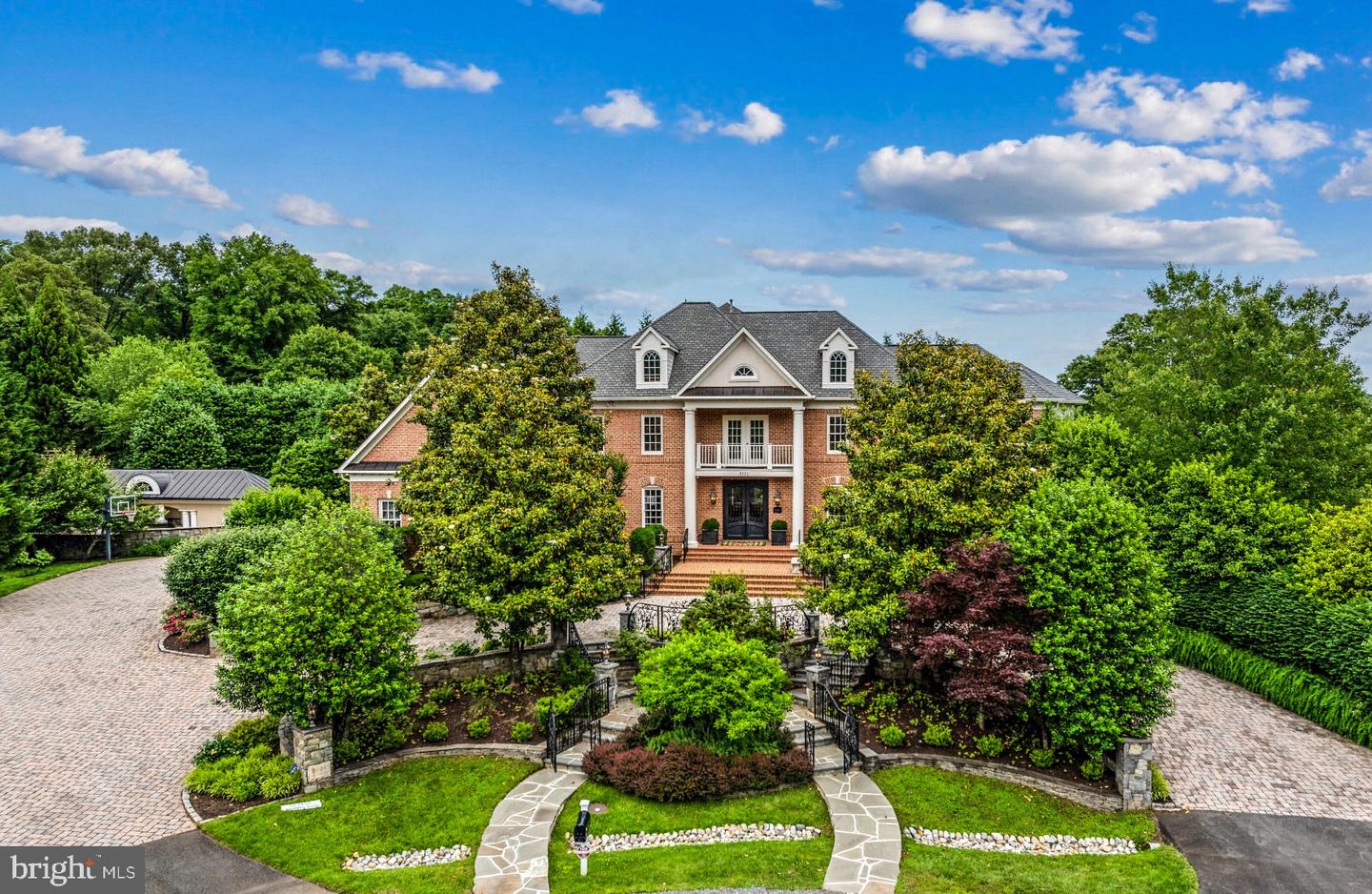 8894 Windy Ridge Way, Mclean