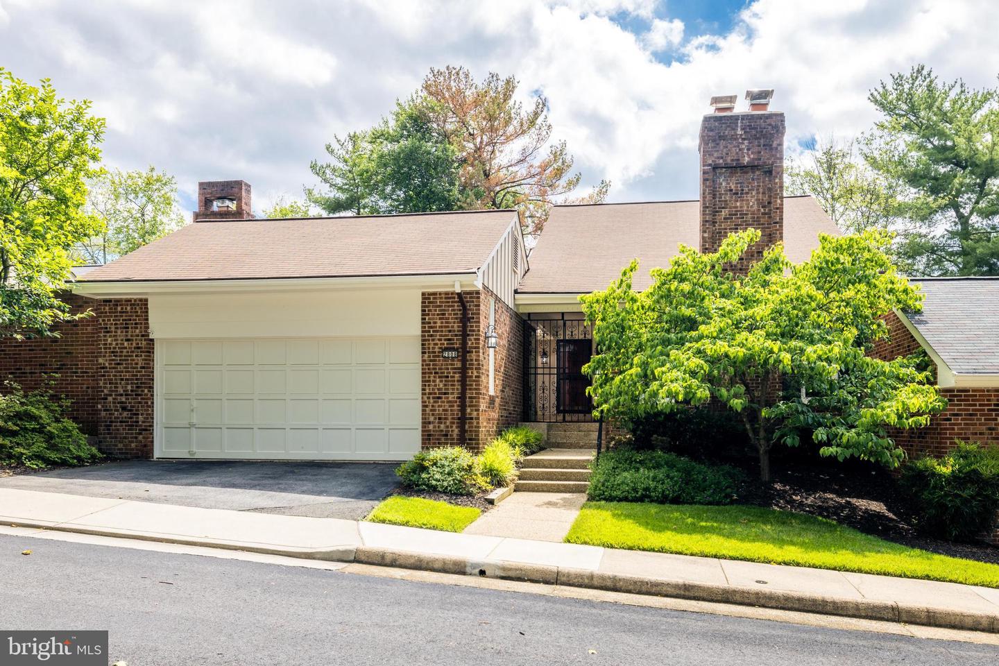 2808 Oakton Manor Court, Oakton