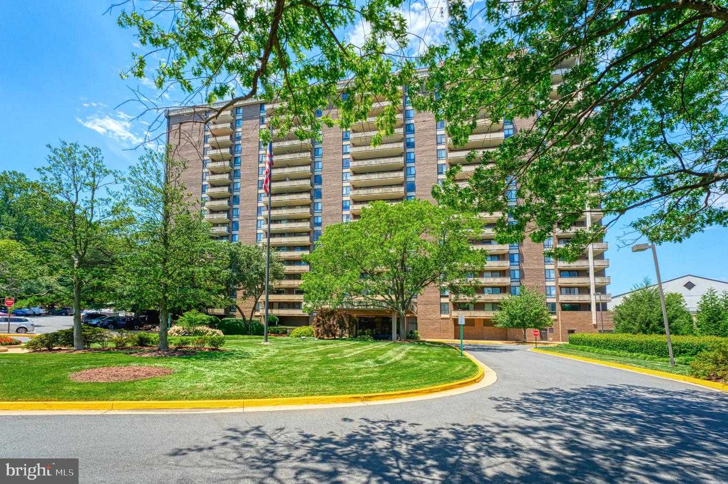 1800 Old Meadow Road #904, Mclean