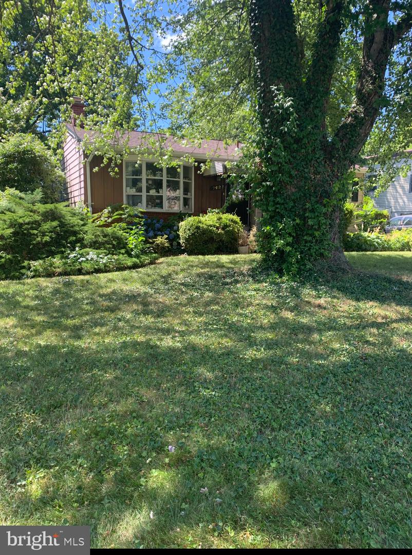 7421 Magarity Road, Falls Church