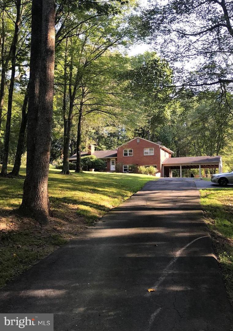 10209 Beach Mill Road, Great Falls